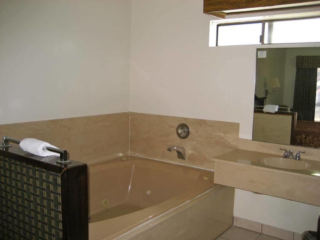 Jamestown Railtown Motel 외부 사진